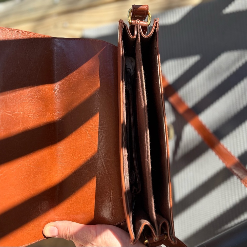 Vintage Brown Leather Crossbody | Moda Italia | Classic Saddle Style - Picture 6 of 9